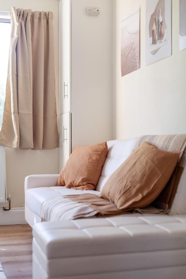 Lovely Studio Flat In Wimbledon W/ Free Parking London Kültér fotó