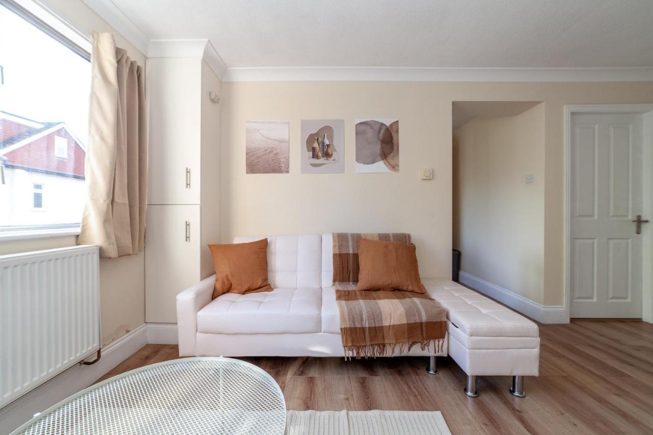 Lovely Studio Flat In Wimbledon W/ Free Parking London Kültér fotó