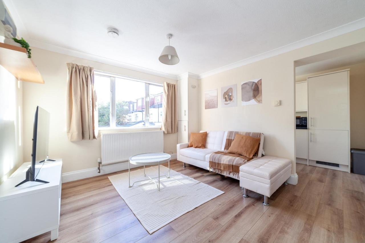 Lovely Studio Flat In Wimbledon W/ Free Parking London Kültér fotó