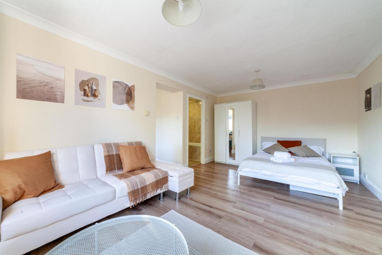 Lovely Studio Flat In Wimbledon W/ Free Parking London Kültér fotó