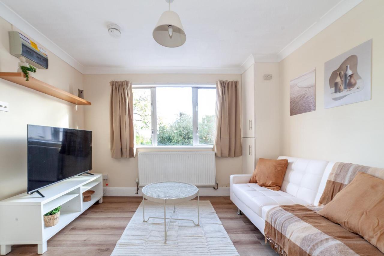 Lovely Studio Flat In Wimbledon W/ Free Parking London Kültér fotó