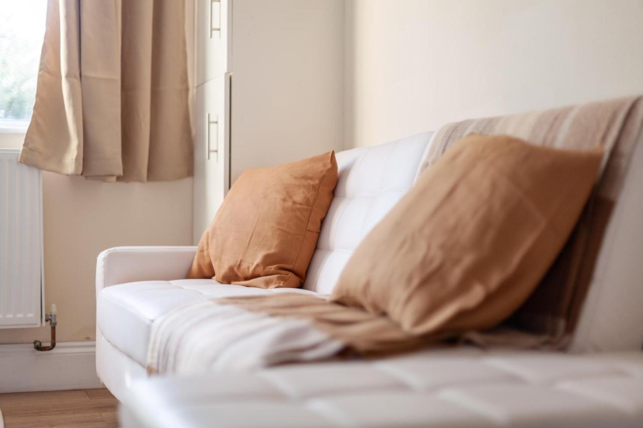 Lovely Studio Flat In Wimbledon W/ Free Parking London Kültér fotó